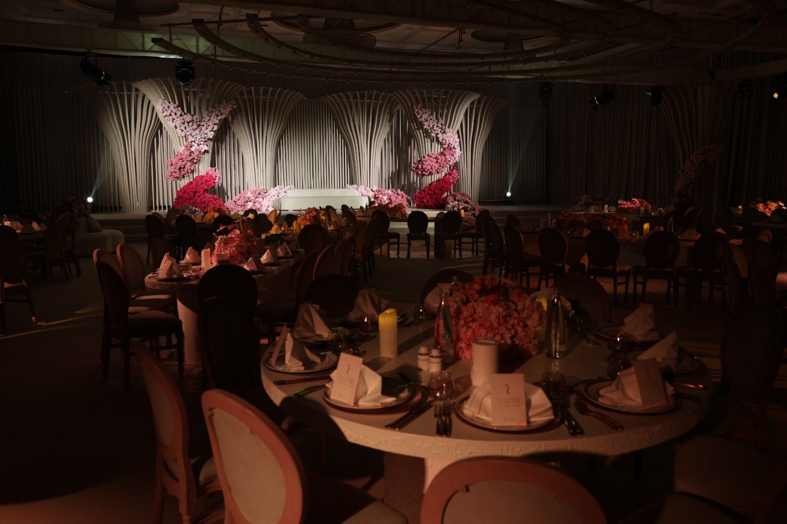 Guest tables with warm lighting